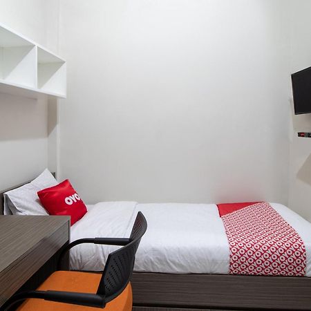 Oyo 3253 Sofia Residence Telukjambe Екстер'єр фото