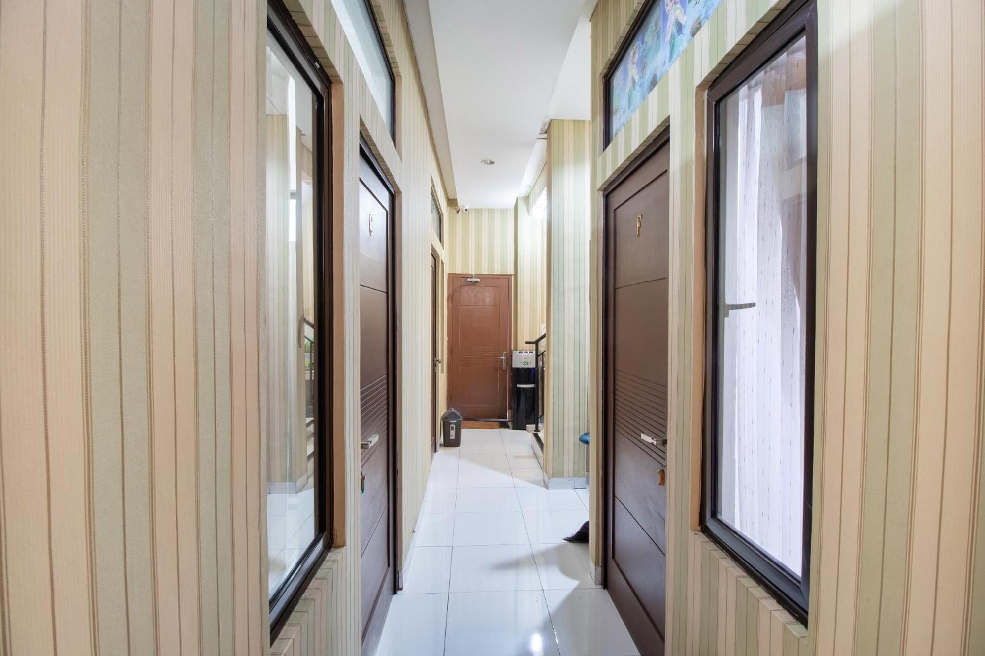 Oyo 3253 Sofia Residence Telukjambe Екстер'єр фото