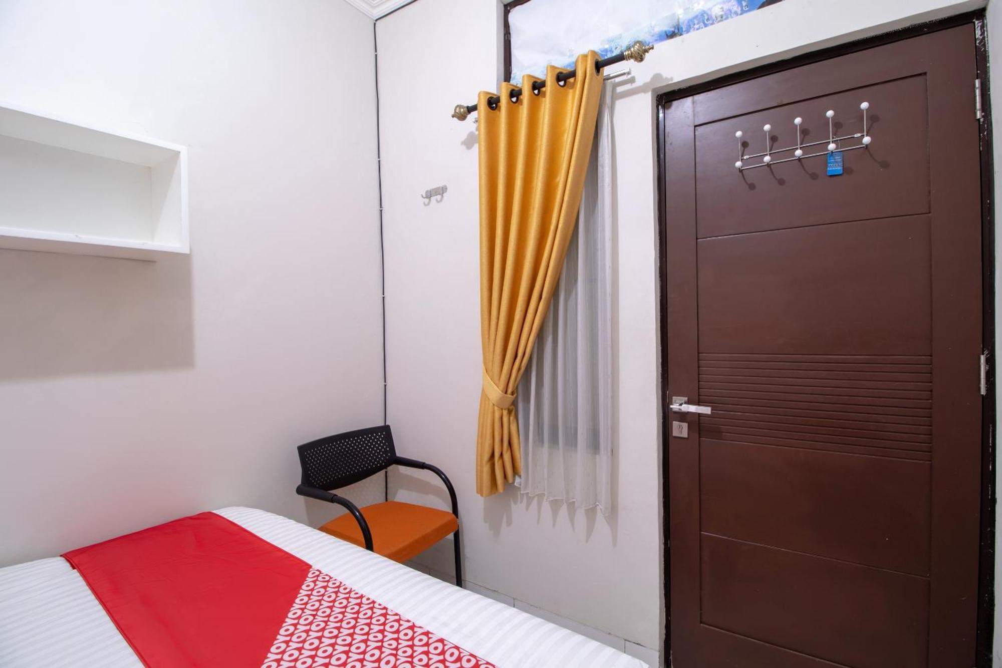 Oyo 3253 Sofia Residence Telukjambe Екстер'єр фото